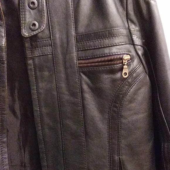 Leather jacket - Picture 2 of 6